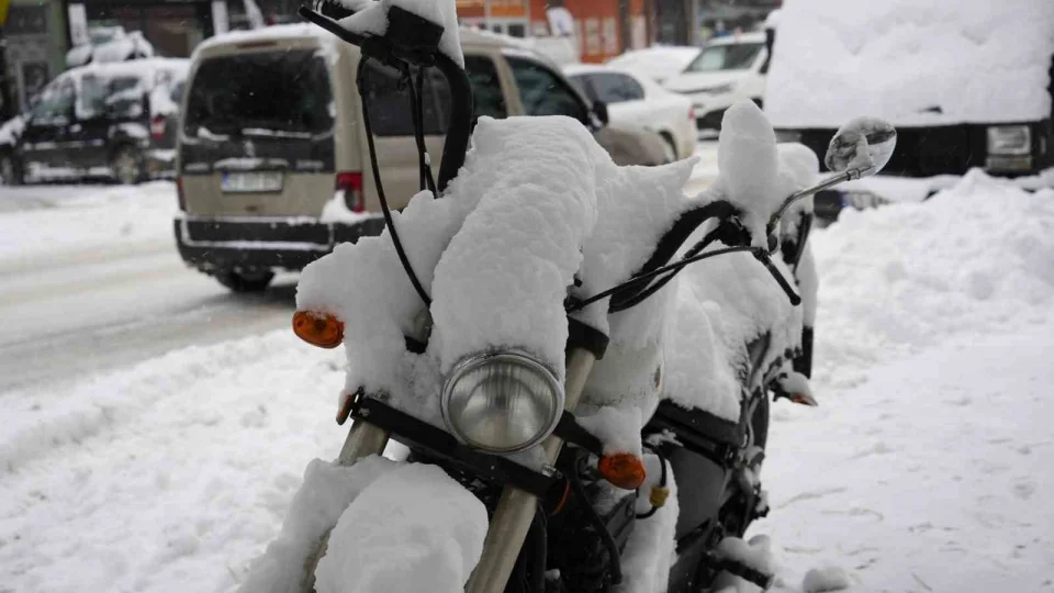 G�m��hane merkezde kar kal�nl��� 30 santimetreye ula�t�