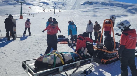 Kayak yaparken sıra bekleyenlere çarptı