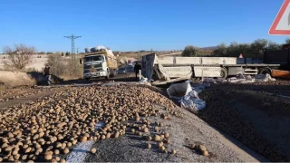Nevşehir'de patates yüklü tır devrildi