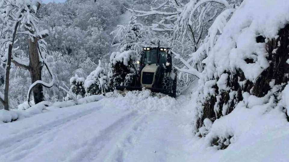 Rize'de 59 k�y yoluna kar engeli