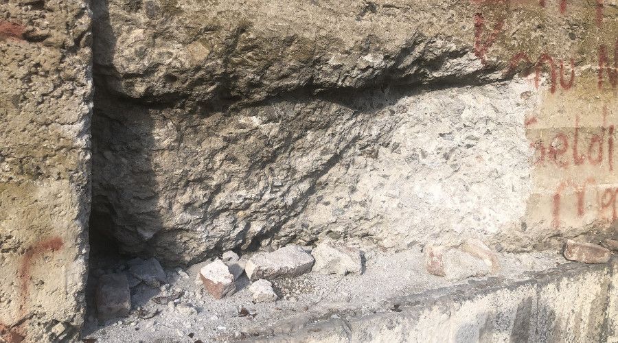 Tarihi kalenin duvar�n� k�rd�lar