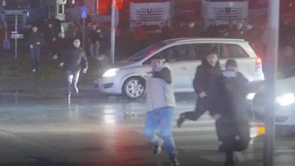 Trabzonspor otob�s�ne sald�ran 6 ��pheli yakaland�