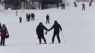 Uluda�'da kar kal�nl��� 76 santimetreye ula�t�: Pistler doldu ta�t�