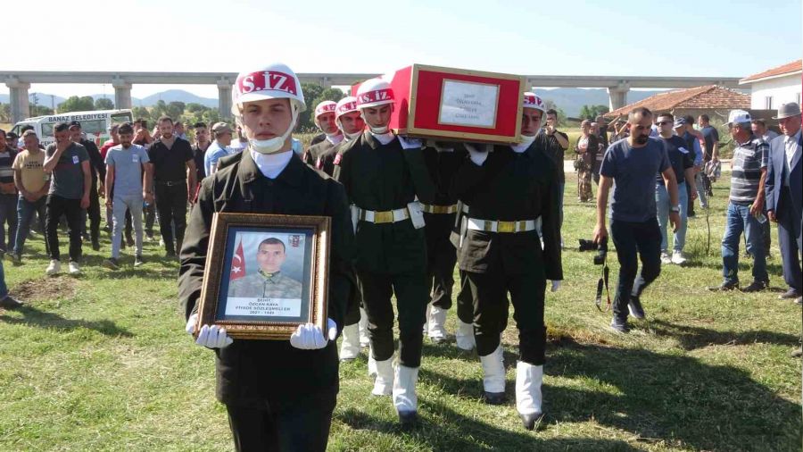 U�ak �ehidini son yolculu�una u�urlad�