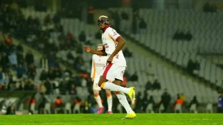 Victor Osimhen, bu sezonki gol say�s�n� 13'e y�kseltti