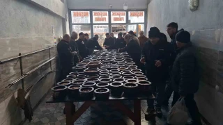 8 saatte pi�iyor, davul sesini duyan f�r�nlara ko�uyor