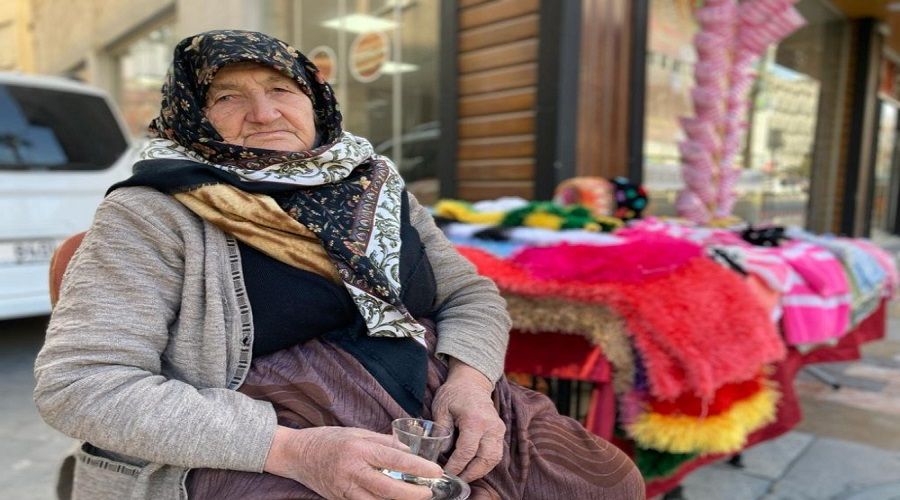 85 yaşında hala çalışmak zounda