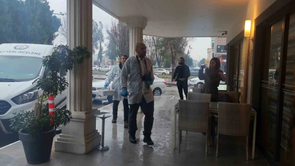 Antalya'da otel odas�nda ��pheli �l�m