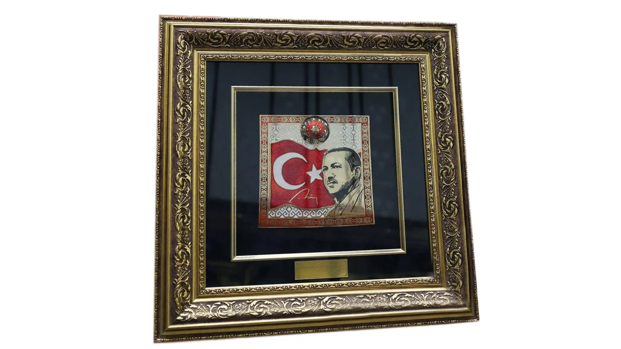 Bah�eli'den Erdo�an'a dikkat �ekici hediye