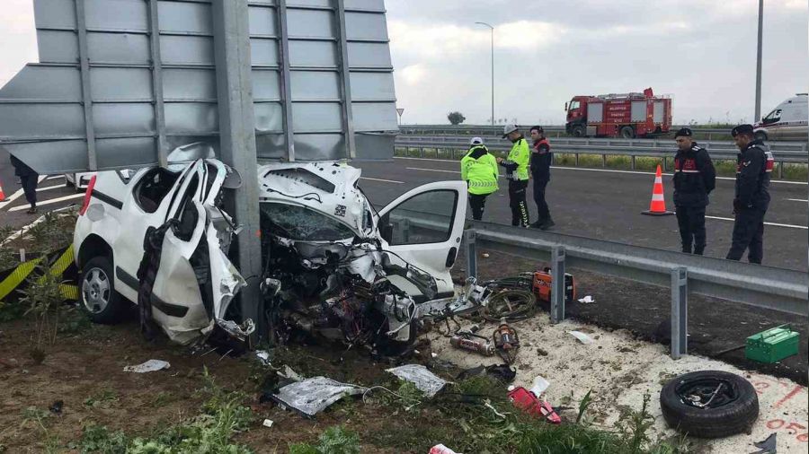 �anakkale'de feci kaza: Anne ile o�lu hayat�n� kaybetti, baba a��r yaral�