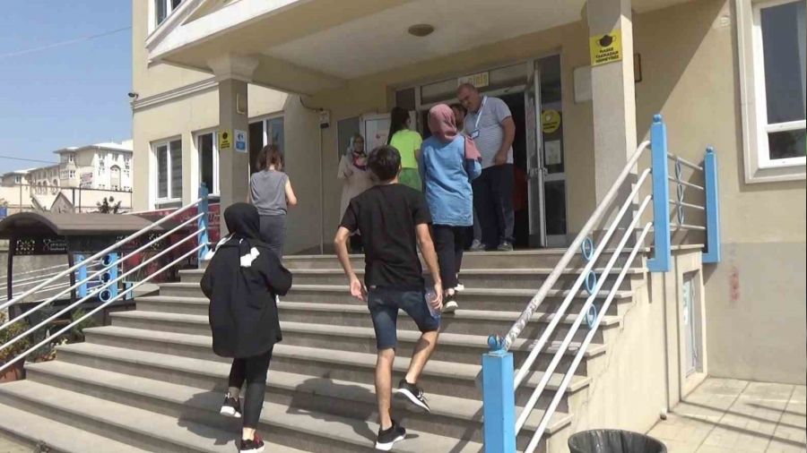 Depremin merkezinde YKS heyecanı