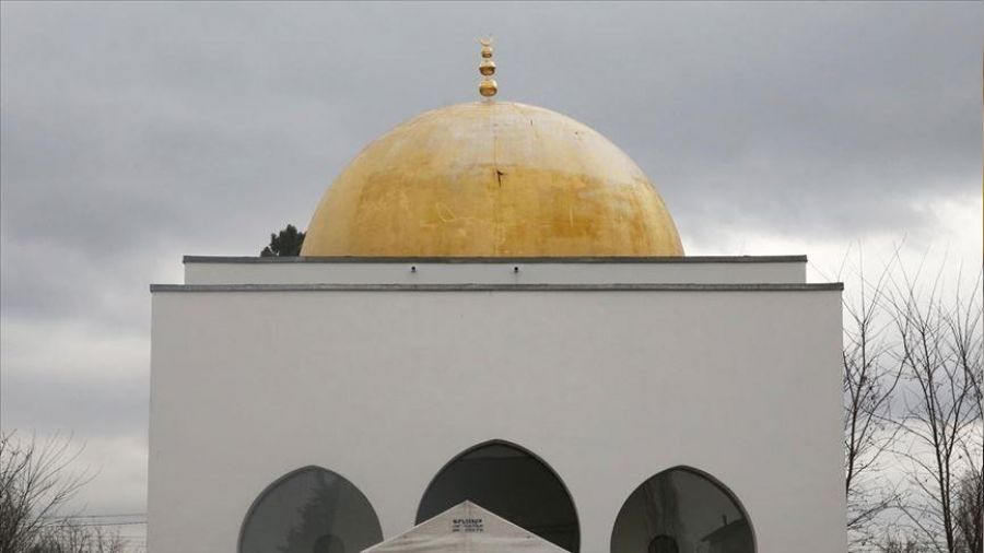 Fransa'da cami duvar�na �irkin yaz�