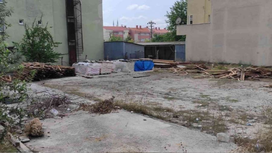 Gurbet�inin arsas�n� sahte belgeyle satt�lar