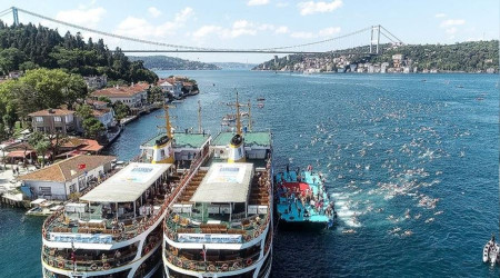 İstanbul Boğazı triatlon nedeniyle gemi geçişlerine kapatıldı