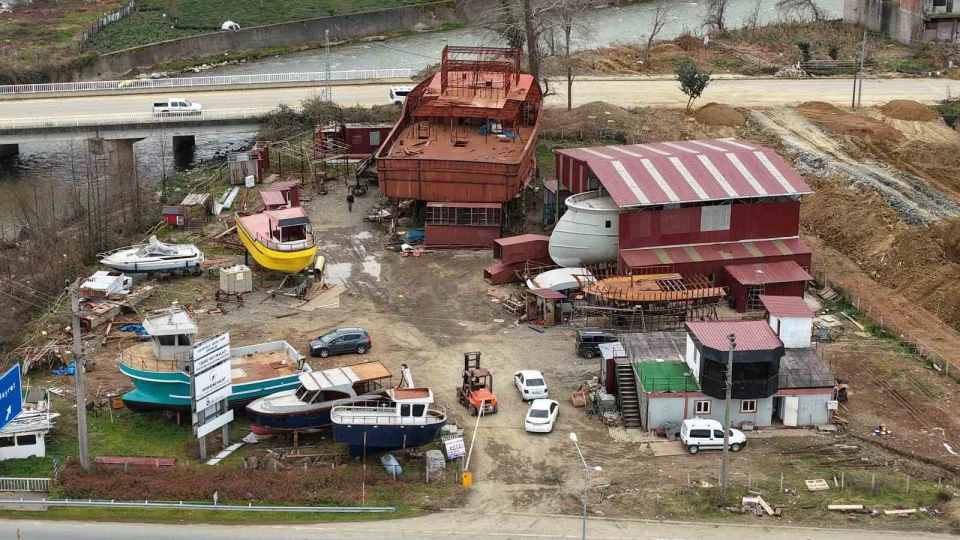 Of'tan Senegal'e bal�k�� teknesi ihracat�