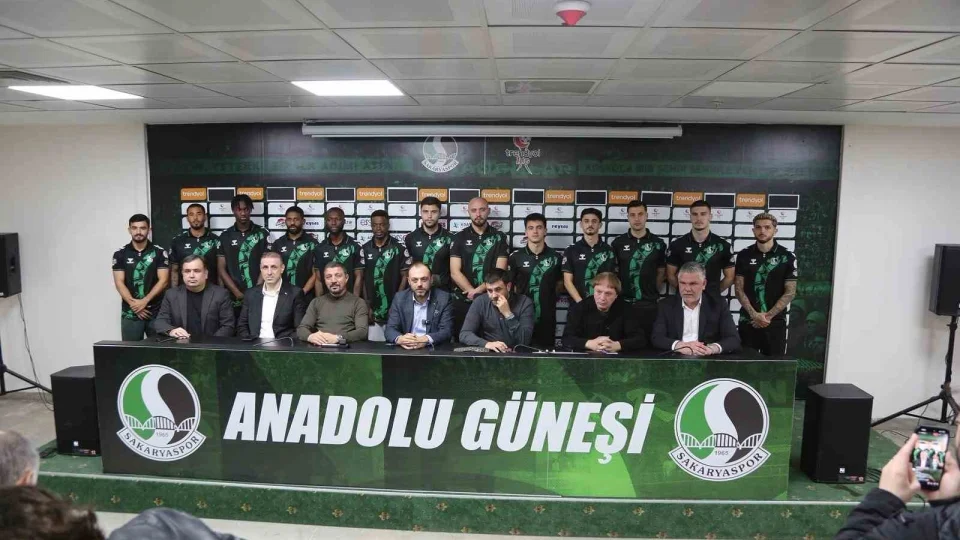 Sakaryaspor transferin son g�n�nde 13 imza att�rd�