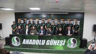 Sakaryaspor transferin son g�n�nde 13 imza att�rd�