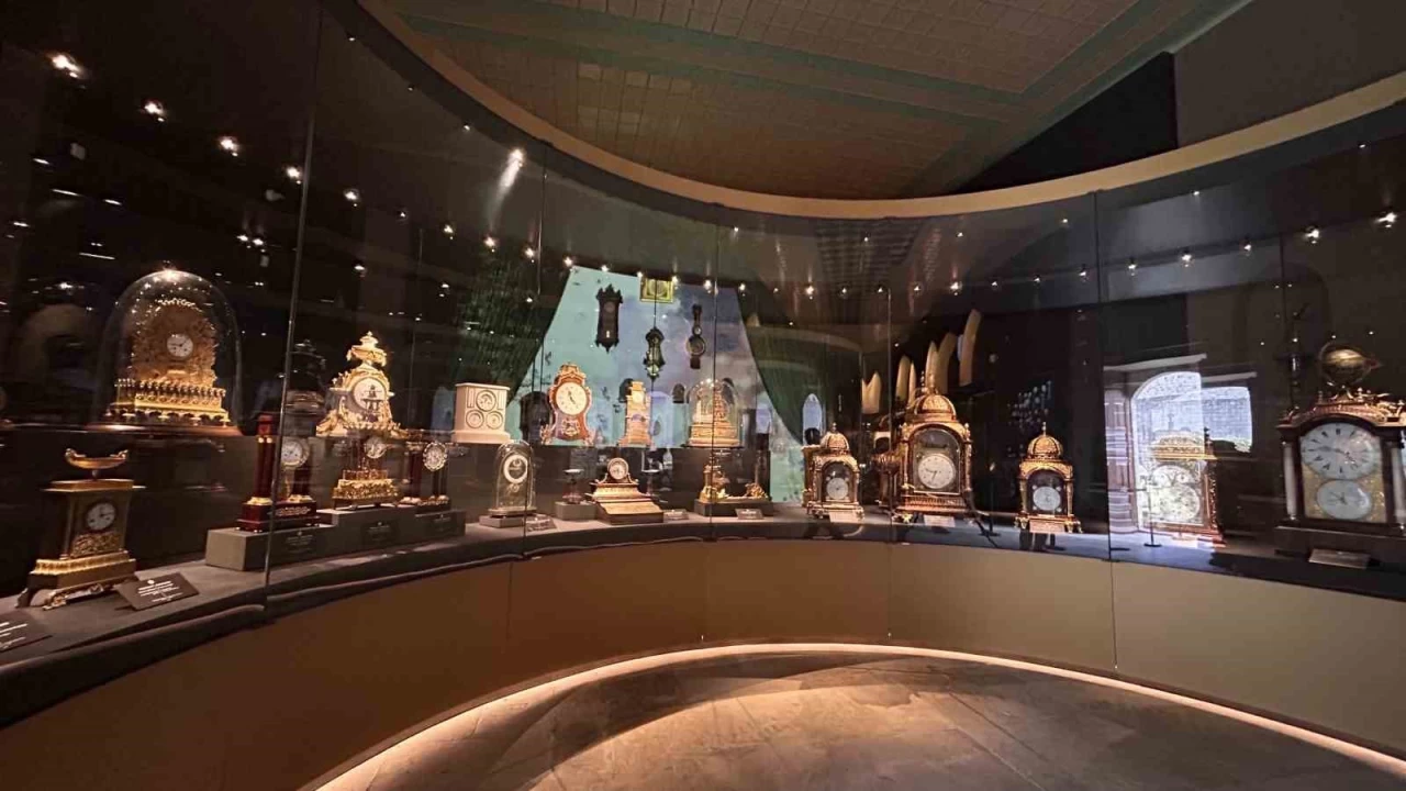 Topkapı Sarayı'nın dünyaca ünlü saat koleksiyonu ziyarete açıldı