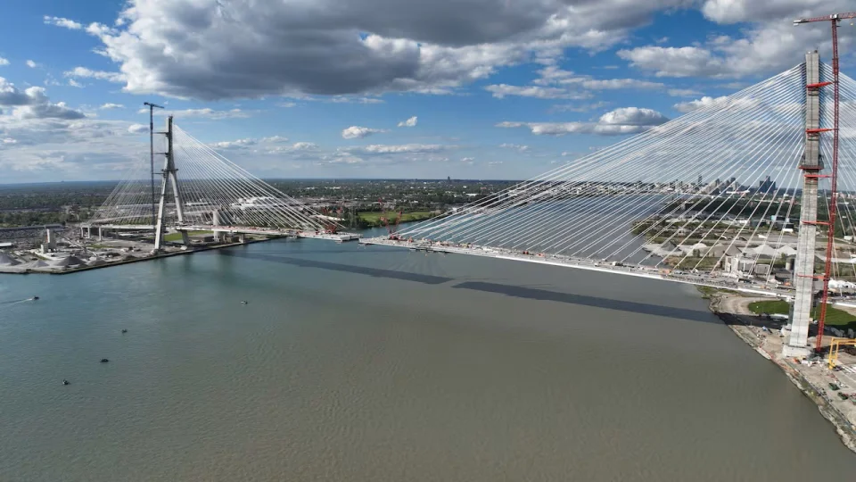 Trump �imdi de Kanada'n�n yapt��� k�pr�ye g�z dikti