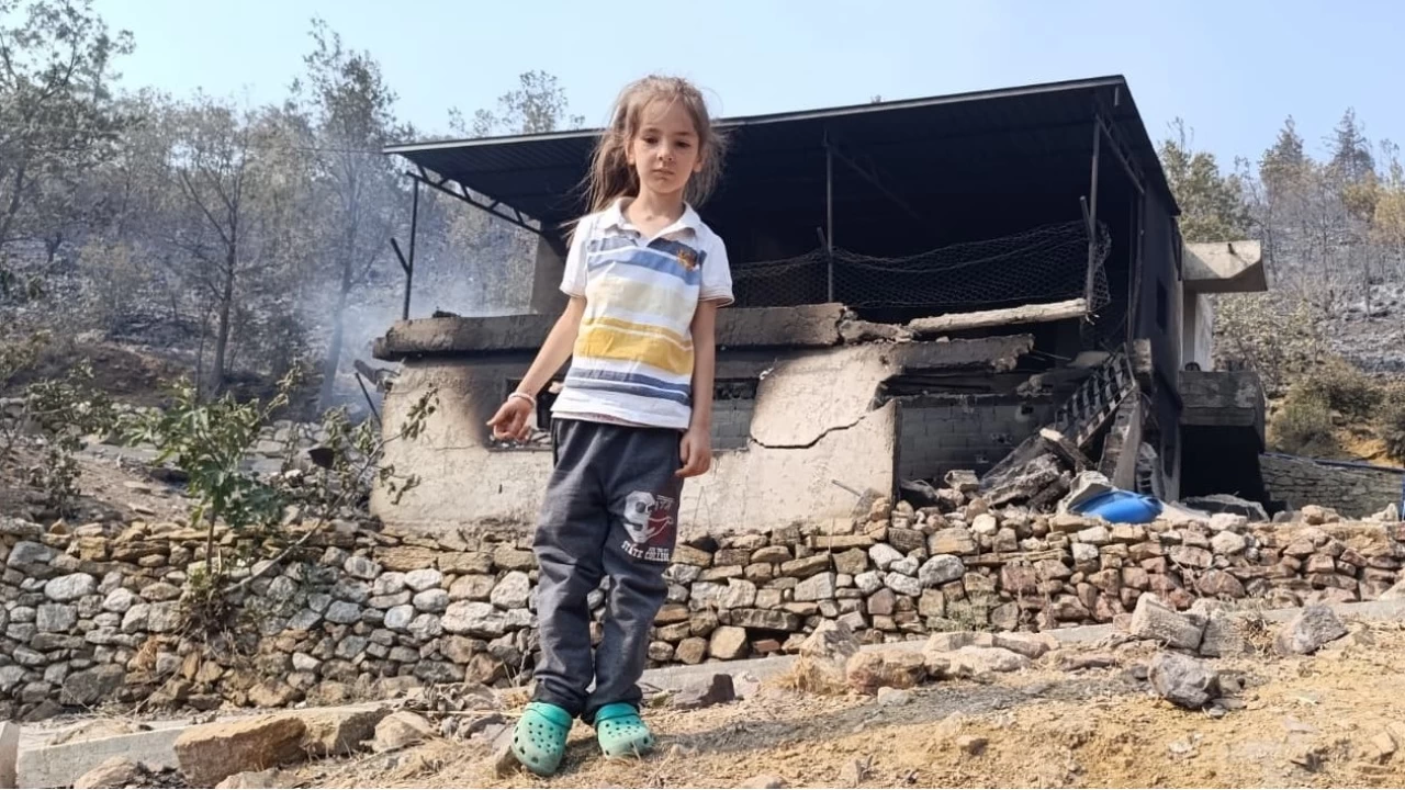 Evleri de, hayvanlar� da yand�