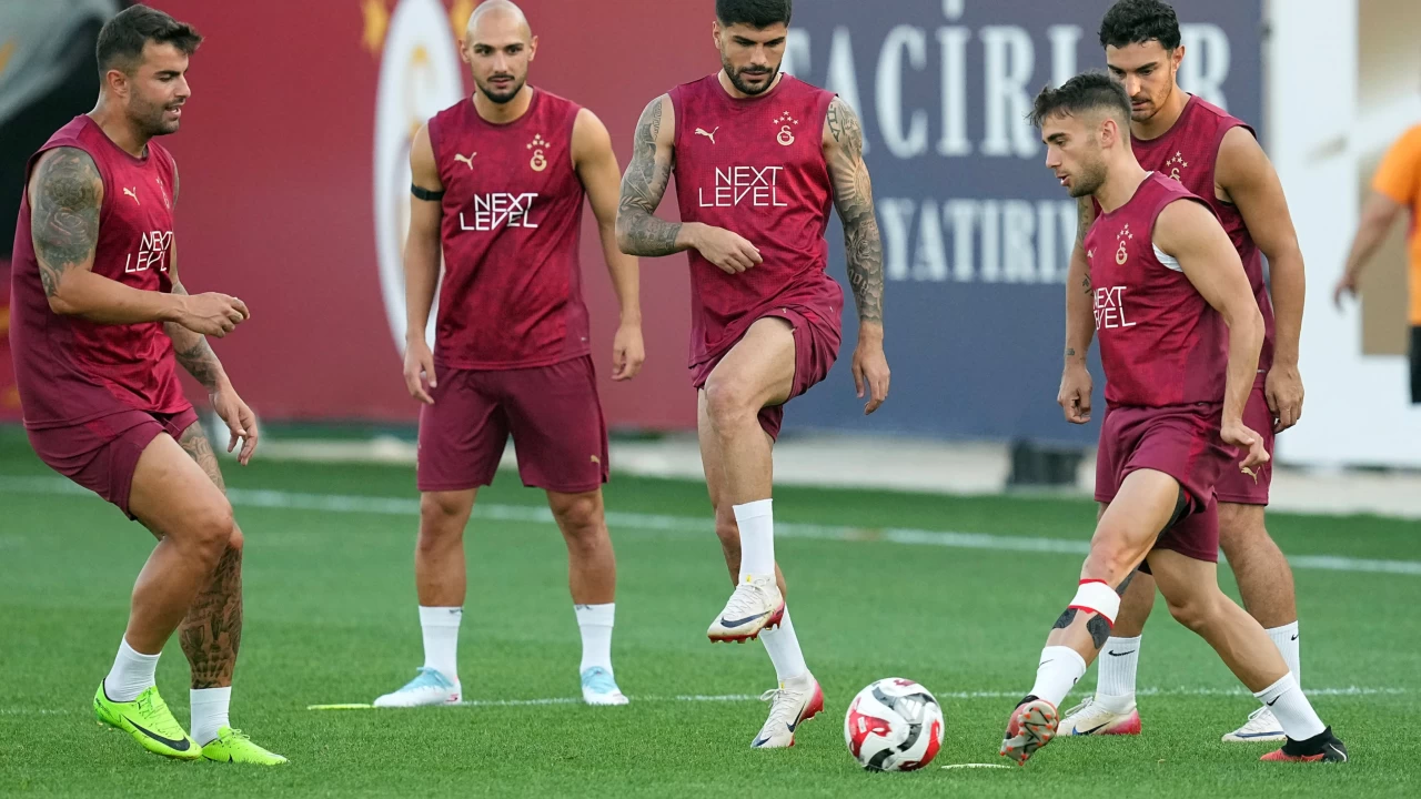 Galatasaray, Abdlkerim Bardakc ve Kaan Ayhan ile szleme yeniledi