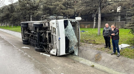 Isparta'da işçi servisi devrildi: 17 yaralı