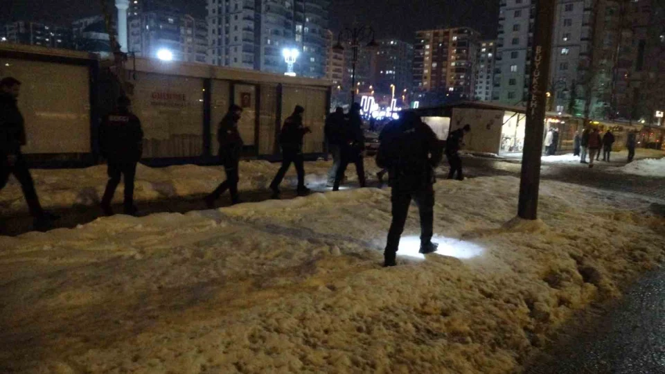 Malatya'da husumetliler kavga etti: 2'si a��r 3 ki�i yaraland�