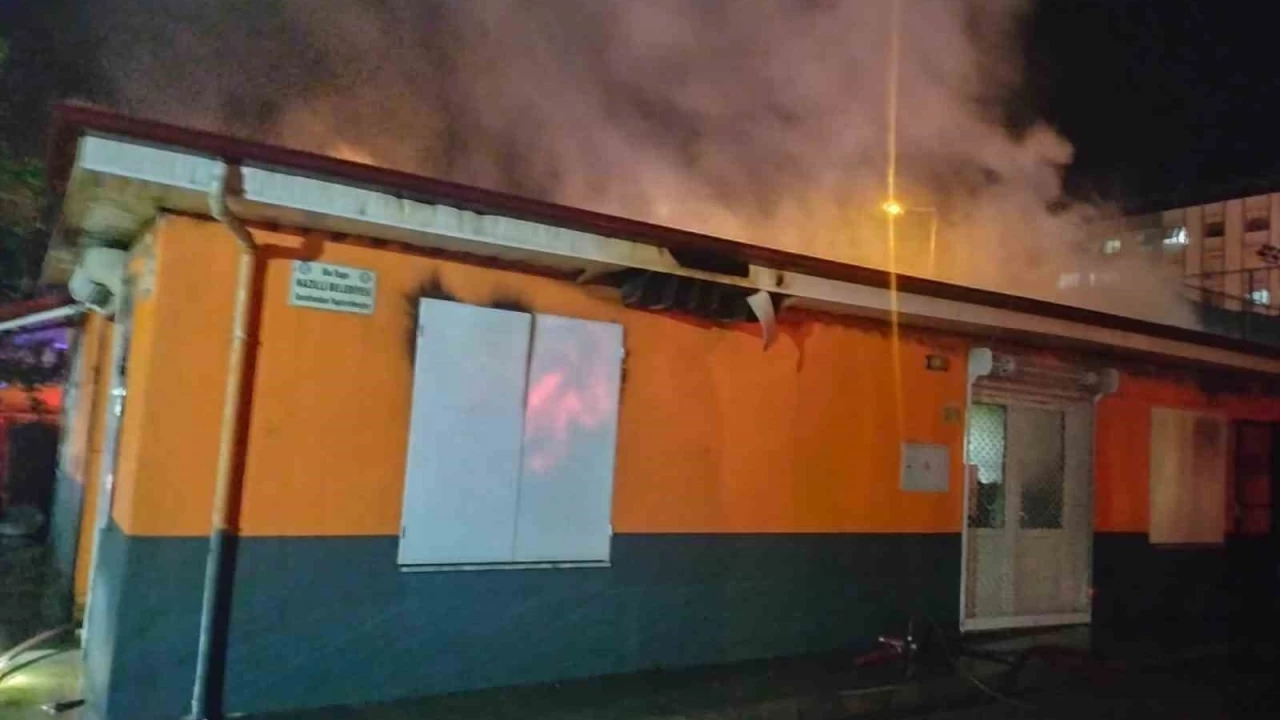 Okul kantininde ��kan yang�n panikletti