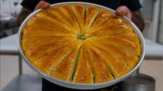 Gaziantep baklavasnn altn sars serveni