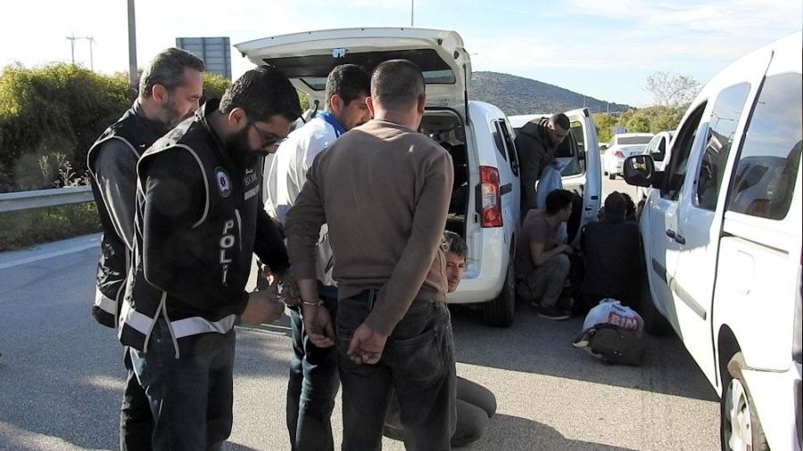 42 bin 875 düzensiz göçmen deport edildi