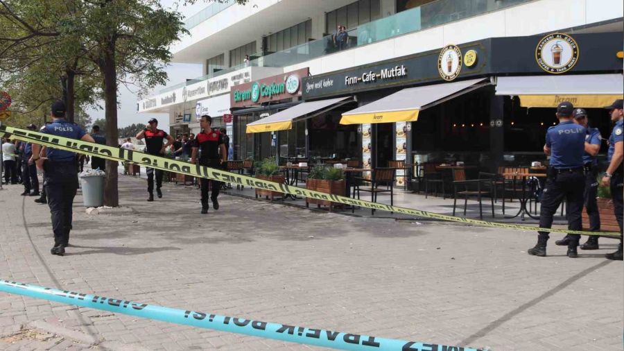 �zmir'de adliye �n�ndeki �at��mada 21 g�zalt�