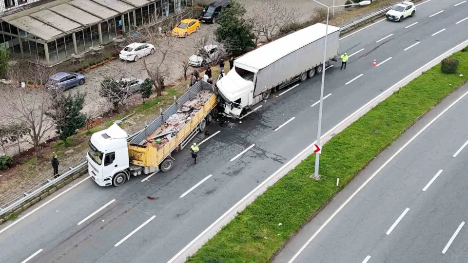 Rize'de ar�za yapan t�ra ba�ka bir t�r �arpt�: 1'i a��r 4 yaral�